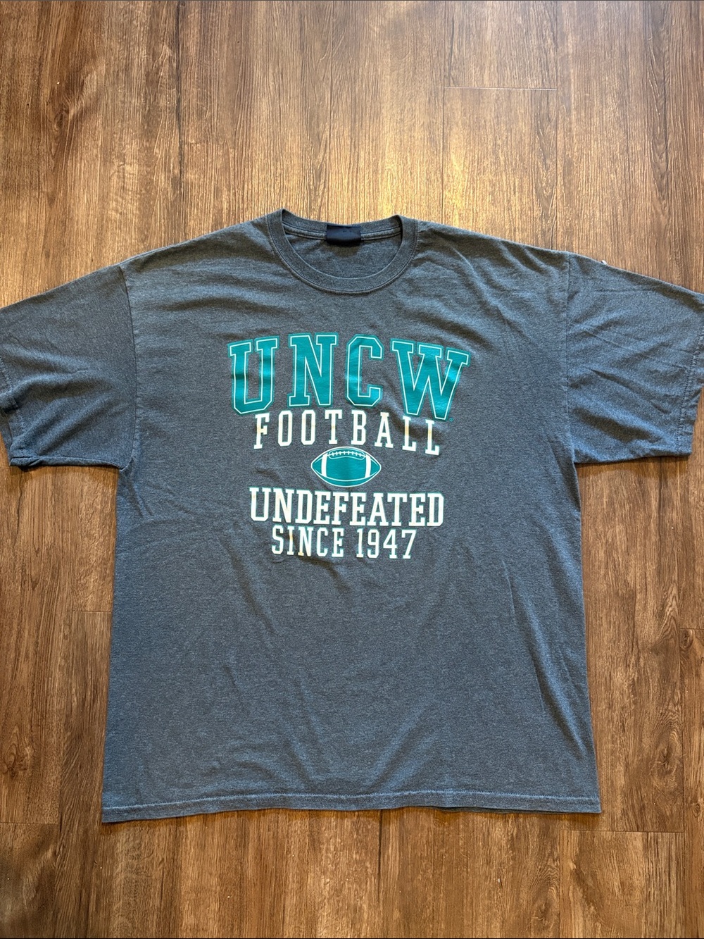 Vintage UNCW Football men’s XL t-shirt